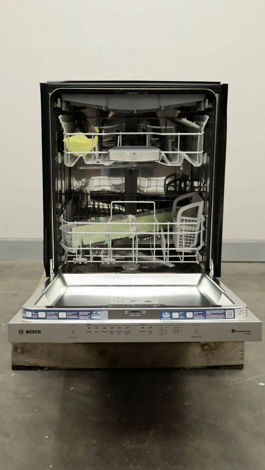 Bosch 500 Series 24" SS Fully Integrated Built-In 44 dBA Dishwasher SHP65CM5N