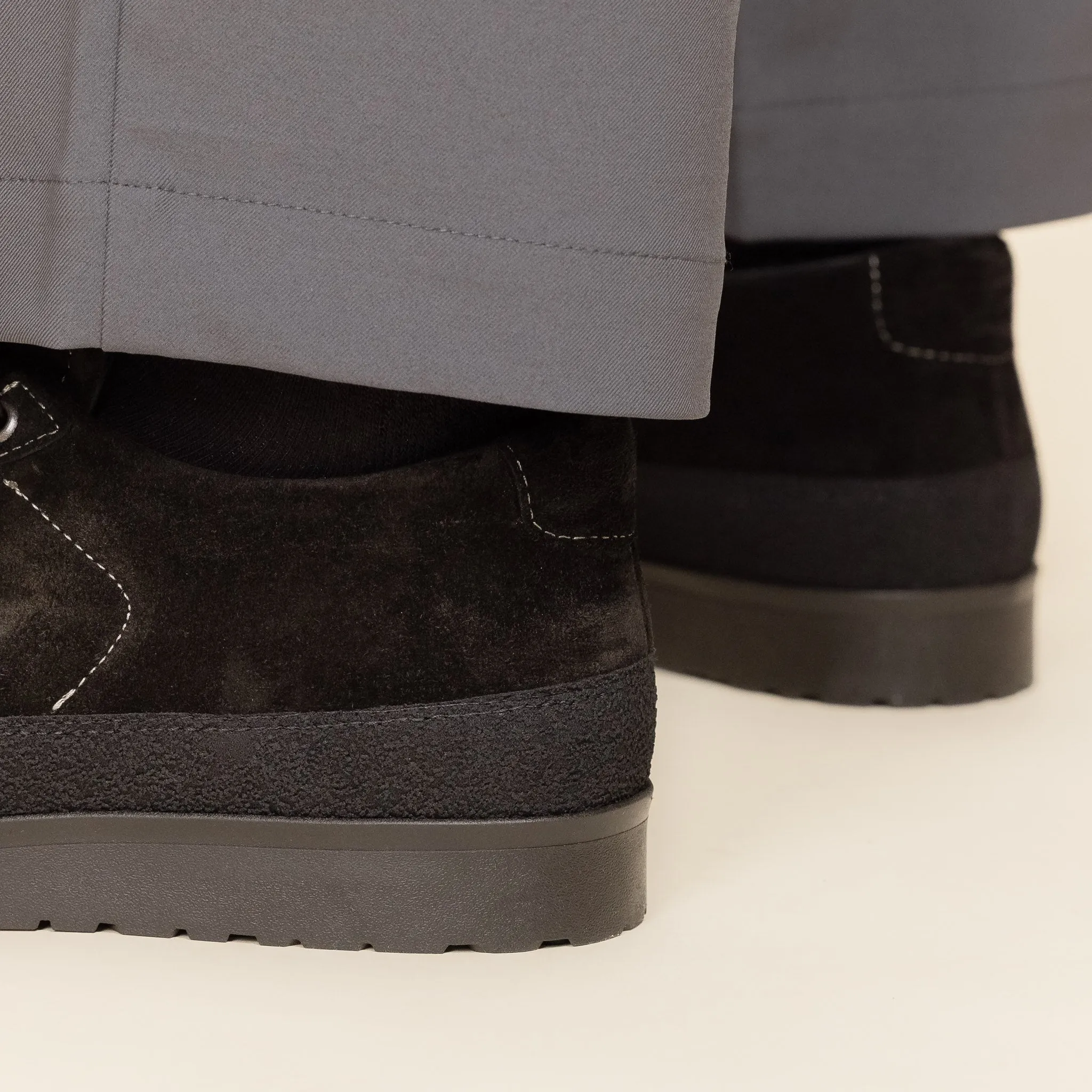 Tarvas - Explorer Suede - Black