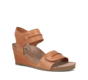 Women's Taos Reason Color: Caramel