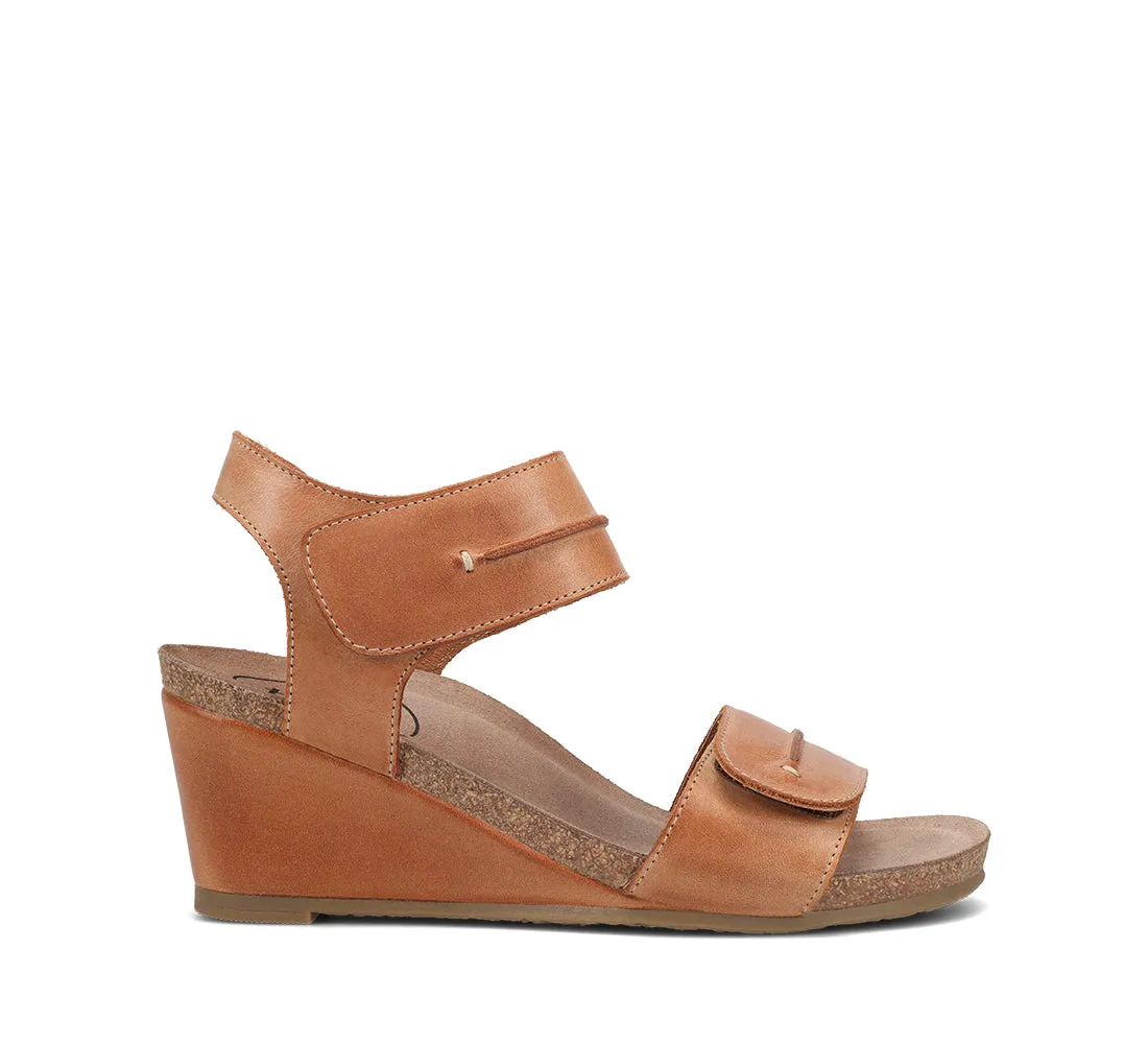 Women's Taos Reason Color: Caramel